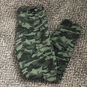 KUT From The Cloth Camo Reese Ankle Straight Leg